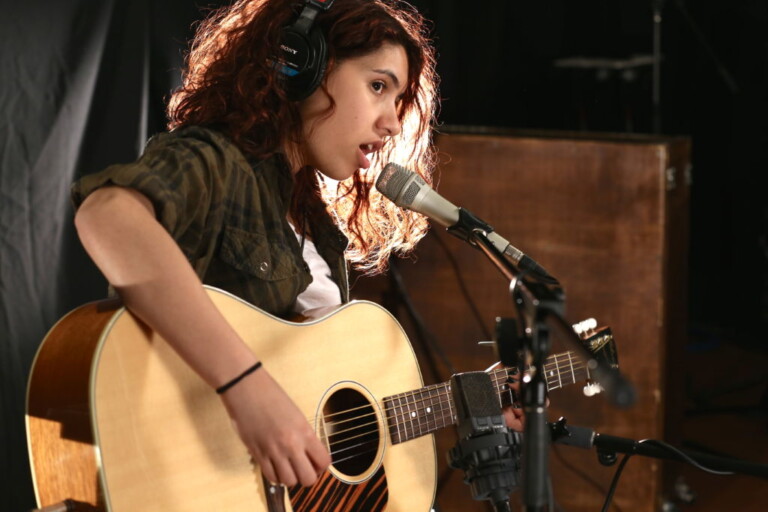 John Mayer y Alessia Cara interpretan “Stay” de Zedd