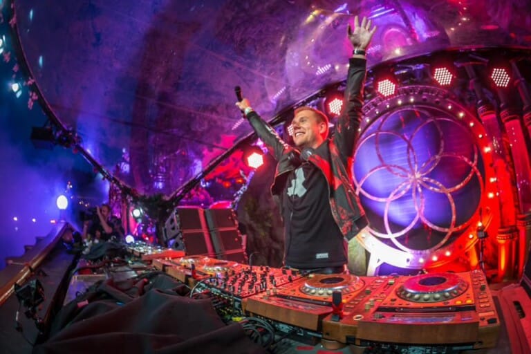 Armin van Buuren transmitirá en vivo desde Tomorrowland