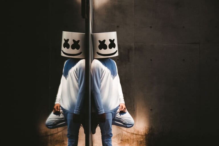 Una actriz revela accidentalmente la identidad de Marshmello