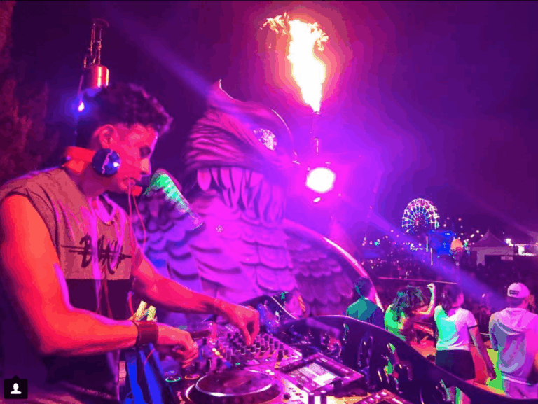 “Me identifica mucho combinar melodías con ritmos muy marcados” – Dark Eyes en EDC México 2018