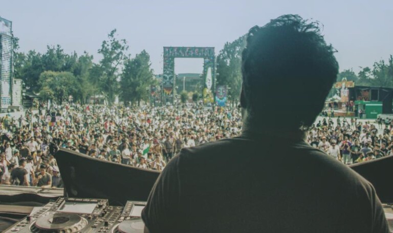 “Todos los nervios regresaron cuando terminé y me cayó el 20 de lo que estaba haciendo”. – ABS3NT en EDC México 2018