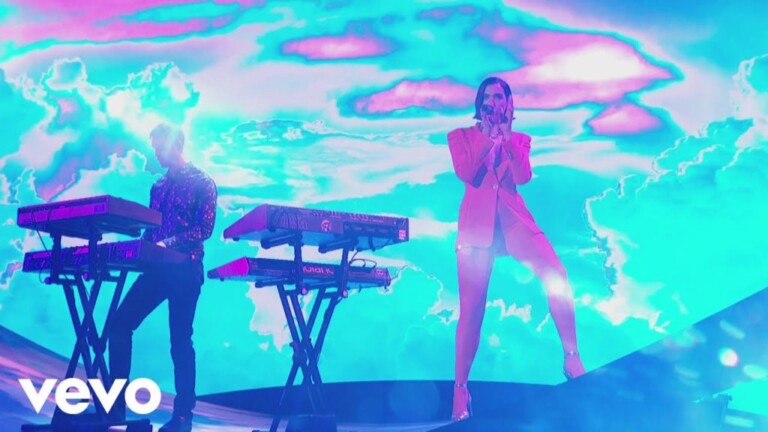 Calvin Harris y Dua Lipa presentan en vivo “One Kiss”