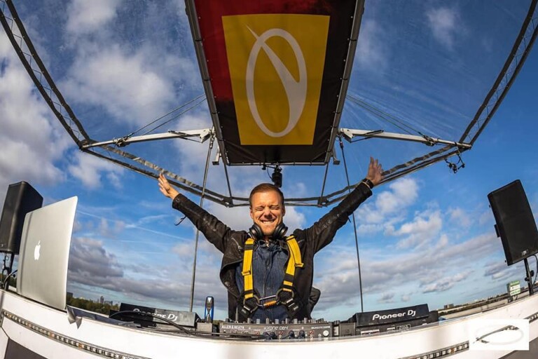 Armin van Buuren sorprende a todos desde las alturas
