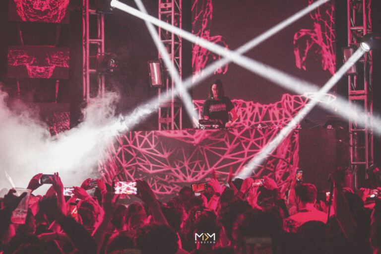 Amelie Lens debuta en la Ciudad de México con mucha energía, poder y oscuridad