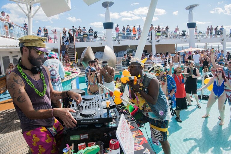5 festivales en la playa a los que debes de ir
