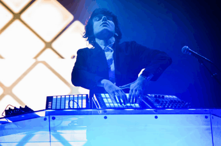 Madeon regresa con todos sus amigos a la música