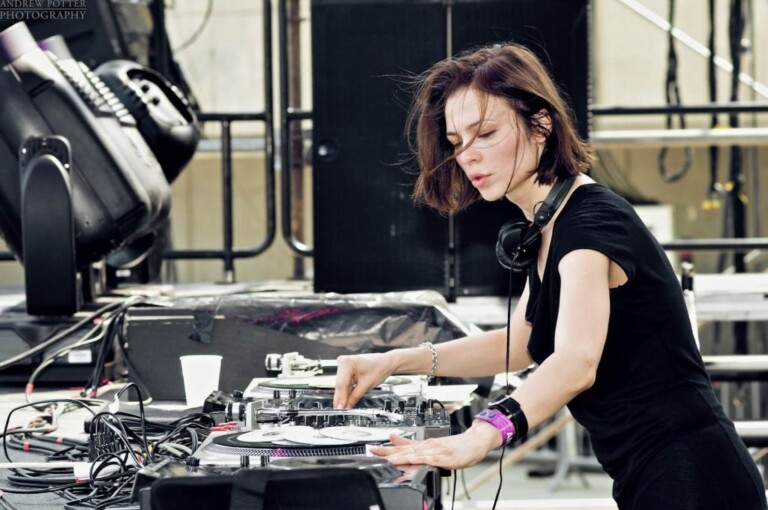 5 razones para amar a Nina Kraviz