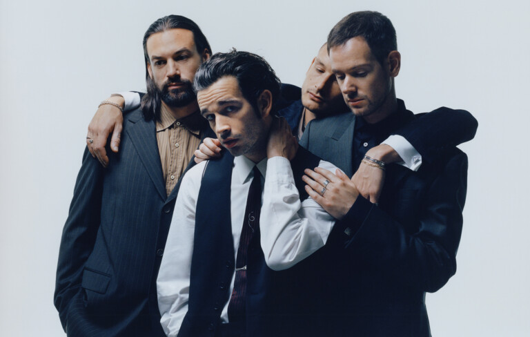 The 1975 lanza nuevo álbum “Being Funny In A Foreign Language”
