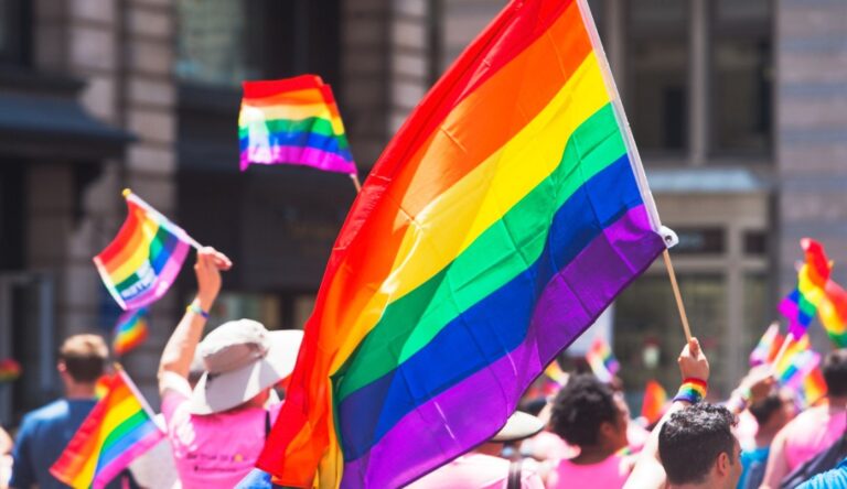Top himnos LGBTQIA+ que tienes que escuchar en el Pride Month