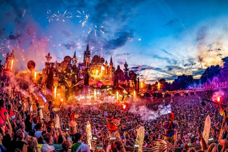 Tomorrowland es el festival N°1 en el top 100 de DJ MAG