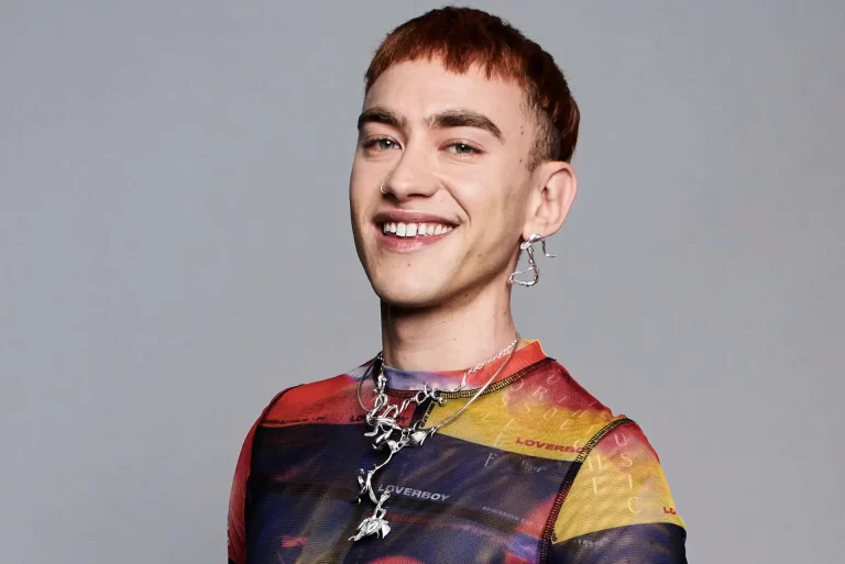 “Dizzy” el nuevo sencillo de Olly Alexander que se prepara para la Eurovisión 2024