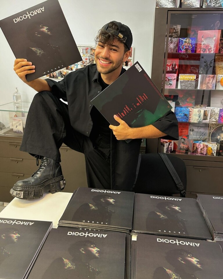 “Dicotomía”, el álbum más personal de Agoney hasta el momento