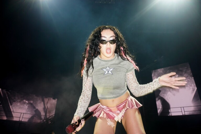 Las sorprendentes colaboraciones de Charli XCX en ‘brat’