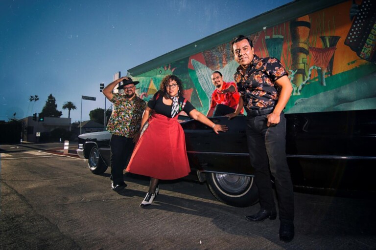Entrevista con Alex Bendaña de La Santa Cecilia: Bordados, amor y música para siempre