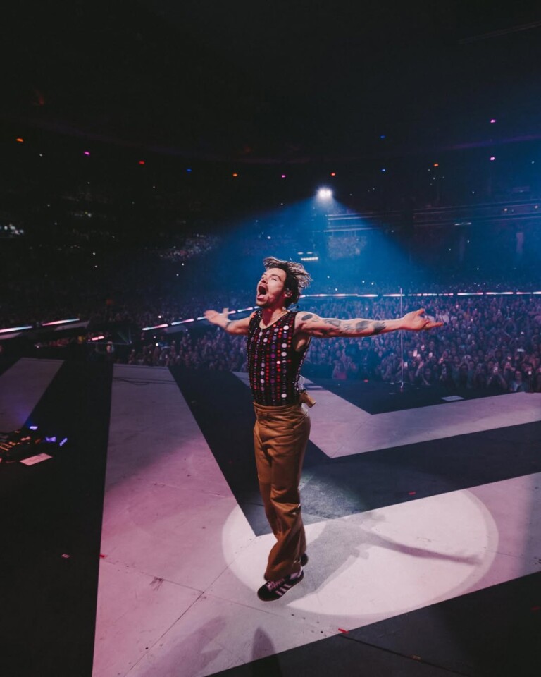 Harry Styles anuncia el lanzamiento de su nuevo álbum Kiss All The Time. Disco, Occasionally
