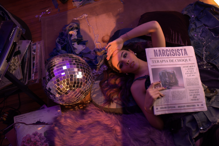 Ana Sofi W convierte el caos emocional en pop con su primer proyecto “Narcisista”
