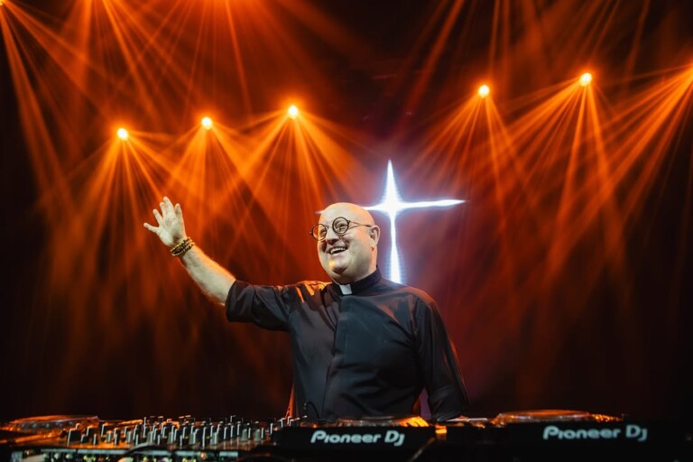 Padre Guilherme traerá a México su innovador show