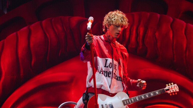 Machine Gun Kelly y Jessica Audiffred así será el explosivo debut de MGK en México