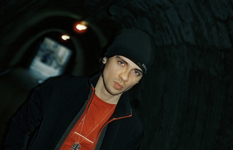 “Untitled Song”: EASYKID fusiona rock alternativo y trap en su nueva etapa